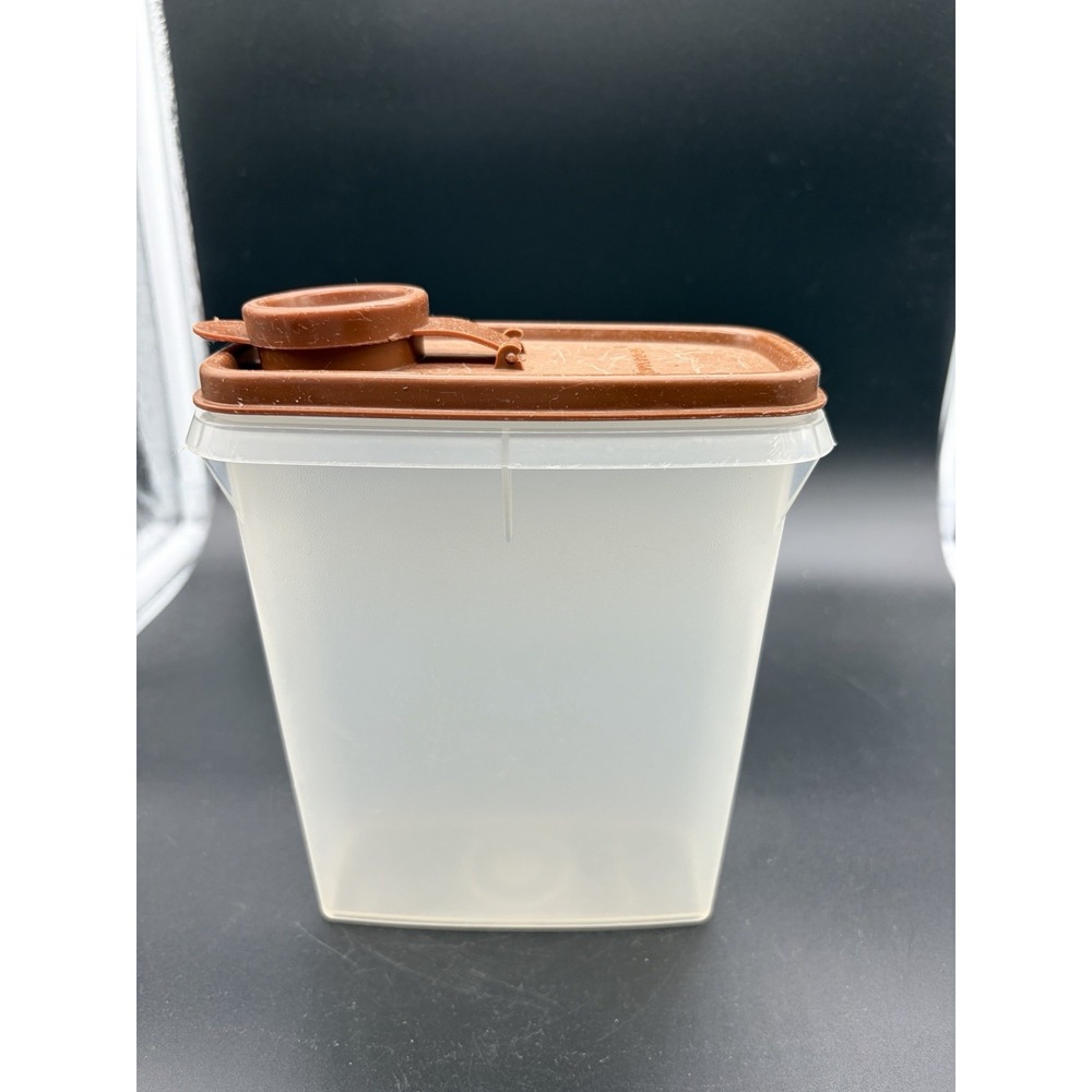 Vintage Mini Cereal Tupperware Container Bottom‎ is 499-8 and Top is 509-10.